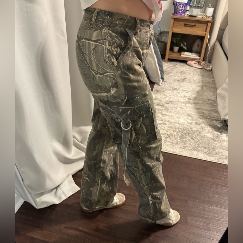 Flattering Fit Stylish Girl Woman’s Camouflage Cargo Pants - Picture 5 of 11